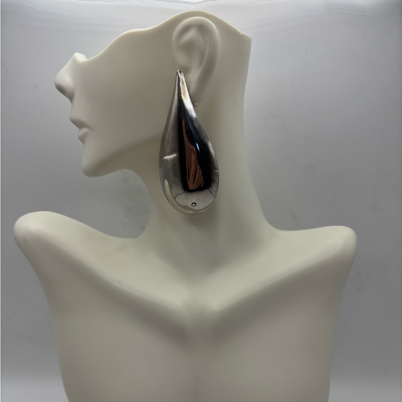 Bold Oversized Modernist Silver ToneTeardrop Statement Earrings - Picture 2 of 13